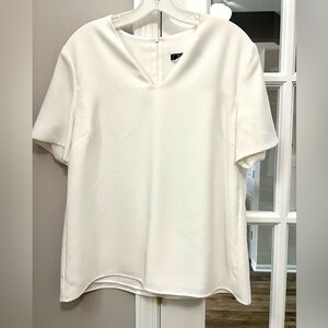Tiffany & Co. wardrobe white v-neck short sleeved blouse size 10 EUC
